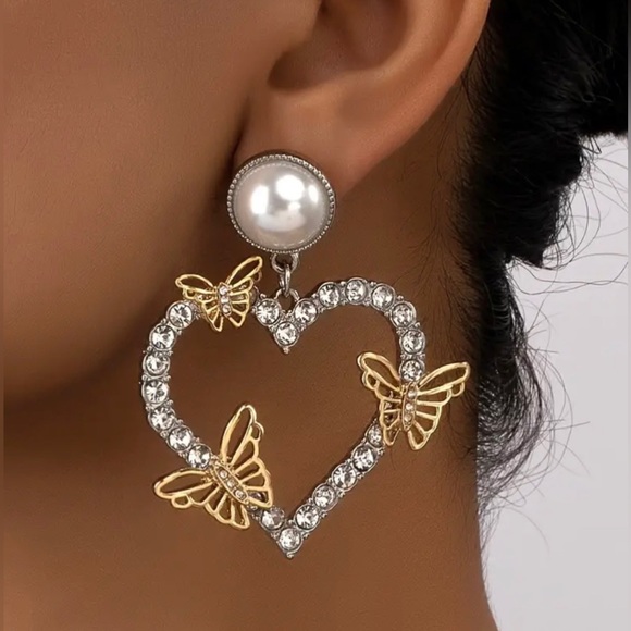 Jewelry - 🦋 Beautiful Hollow Rhinestone Heart Hoops Adorned  with Gold Butterflies